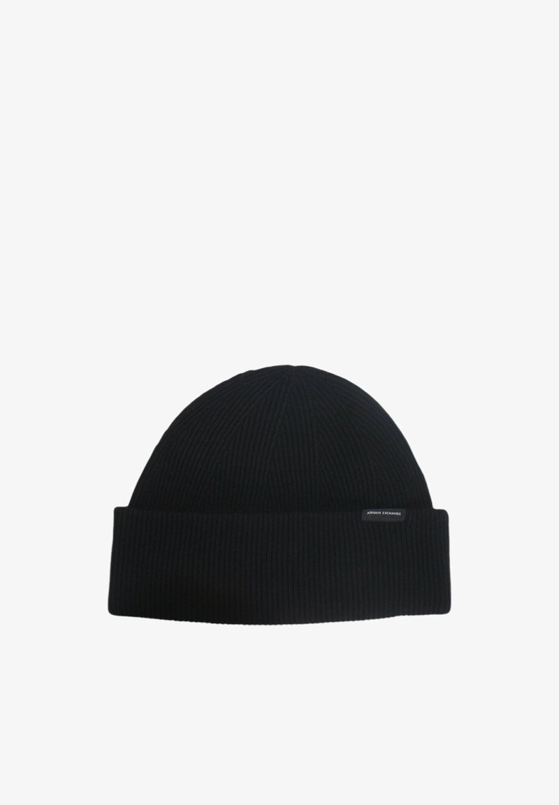 Berretto nero a coste, realizzato in tessuto a maglia. Presenta un risvolto e un piccolo logo sul davanti. Texture liscia su tutta la superficie.