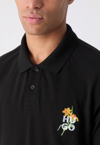 HUGO DIBLOSPOL - Polokošeľa - black