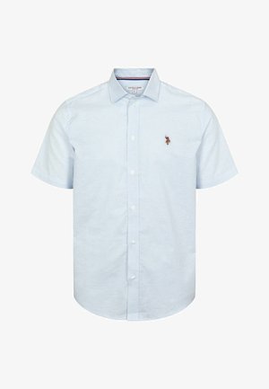 Chemise à manches courtes, à carreaux bleu clair, col boutonné, arborant un petit logo brodé sur la poitrine, fabriquée en tissu de coton.