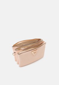 Guess LATONA MINI SET - Skuldertasker - light peach
