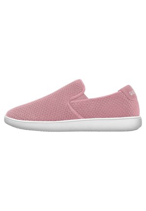 Lichtroze instap schoenen met een getextureerde mesh bovenkant, witte rubberen Zool en een accent op de achterkant van de hiel. Geen zichtbare veters of extra hardware.