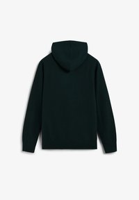 Sudadera verde oscuro, hecha de una tela suave, con un bolsillo canguro, puños acanalados y capucha con cordones. Diseño liso, sin patrones.