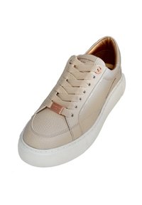 Beige Leder-Sneaker mit glatten und strukturierten Oberflächen, ausgestattet mit beige Schnürsenkeln, einer weißen Gummisohle und dezentem Branding auf der Zunge.
