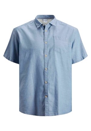 Jasnoniebieska koszula z krótkim rękawem zapinana na guziki, z kieszenią na piersi i subtelnym kratkowanym wzorem, kołnierzykiem i kremowymi guzikami.