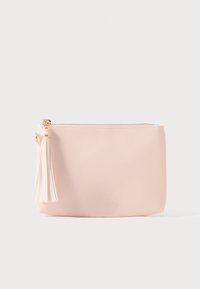 Hellrosa rechteckige Kosmetiktasche mit goldfarbenem Reißverschluss und passendem Quastenanhänger vor weißem Hintergrund.