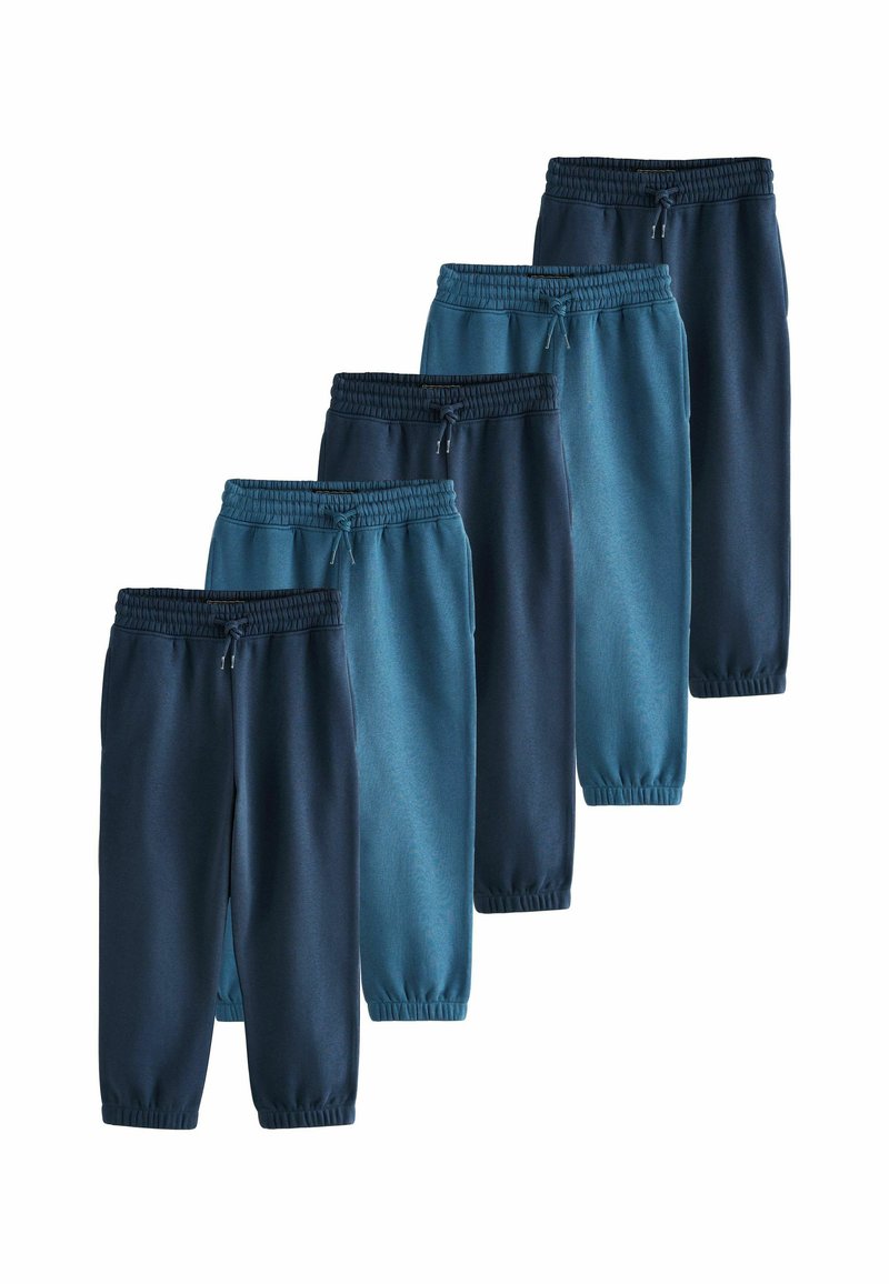 Cinco pares de pantalones estilo jogger en diferentes tonos de azul. Cada uno cuenta con una cintura elástica, cordón y puños elásticos en los tobillos.