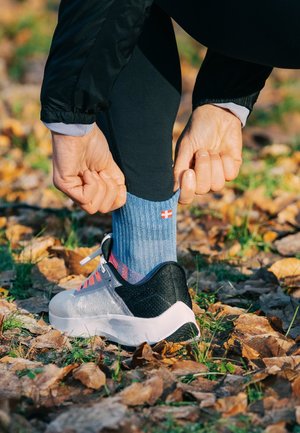 LONG DISTANCE  5 PACK - Sports socks - Blue