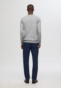Selected Homme SLHBERG CREW NECK - Športni pulover - light grey melange