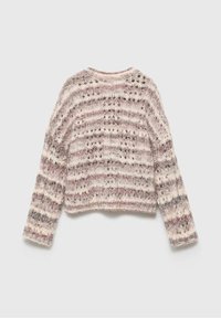Stickad tröja med en kort design, texturerad tyg med rosa och krämfärgade ränder, och öppet mönster längs ärmarna och kroppen.