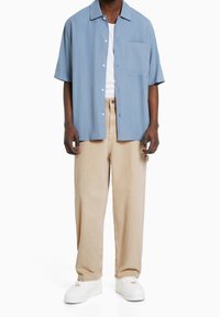 Bershka Vaqueros boyfriend - camel