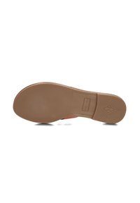 Bruine rubberen zool van een schoen met een gladde textuur, een iets verhoogd patroon en een klein label met de maat "38" in de zijkant geperst.