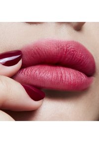 MAC POWDER KISS LIPSTICK - Huulipuna - fall in love