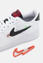 grado invención Auroch Nike Sportswear AIR FORCE 1 '07 PRM UNISEX - Zapatillas -  white/black/pomegranate/habanero red/blanco - Zalando.es