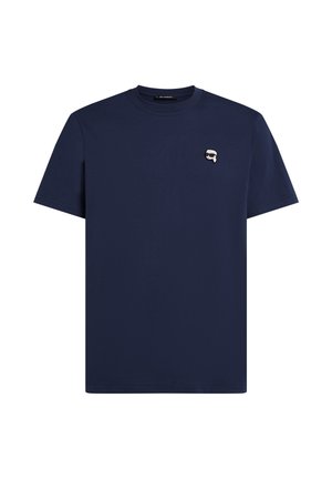 Marineblaue T-Shirt mit kurzen Ärmeln und Rundhalsausschnitt, mit kleinem weißen und schwarzen Logo-Patch auf der linken Brust.