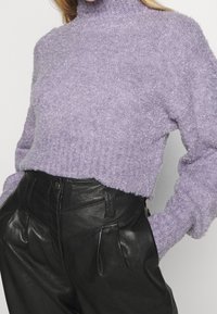 Monki Stickad tröja - purple