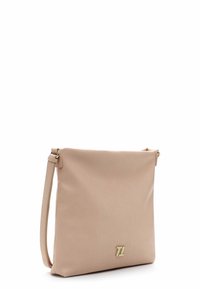 Borsa a tracolla in pelle pesca con una texture liscia, chiusura a scatto e dettaglio del logo in tonalità oro. Cinghia regolabile per un uso versatile.