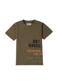 Camiseta de algodón verde oliva con mangas cortas, cuello redondo y estampados de texto multicolor en negro, naranja y verde.