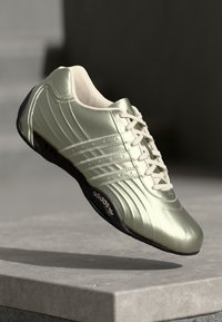 adidas Originals ADIRACER - Sporta apavi - alumina