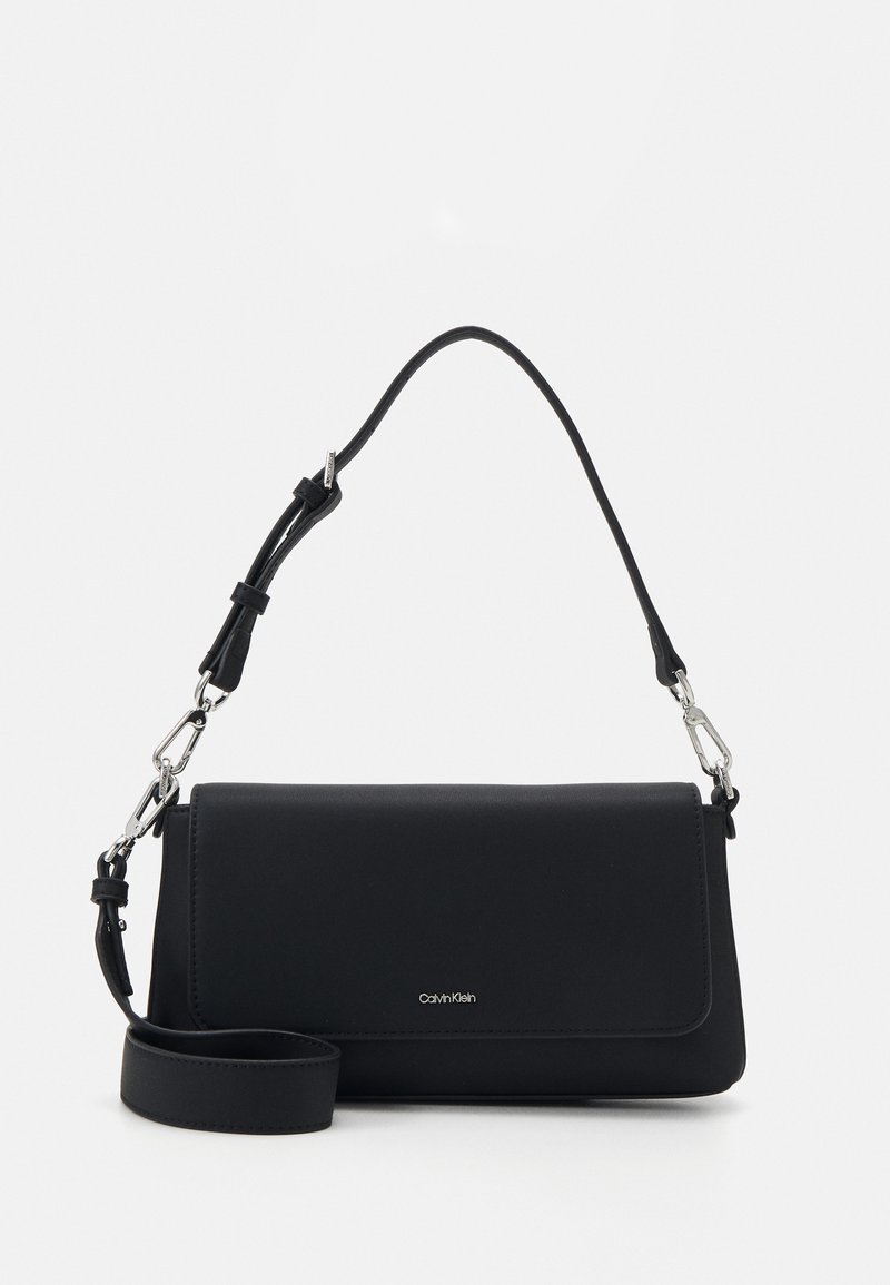 Calvin Klein - MUST SHOULDER BAG - Rokassoma - black, Palielināt