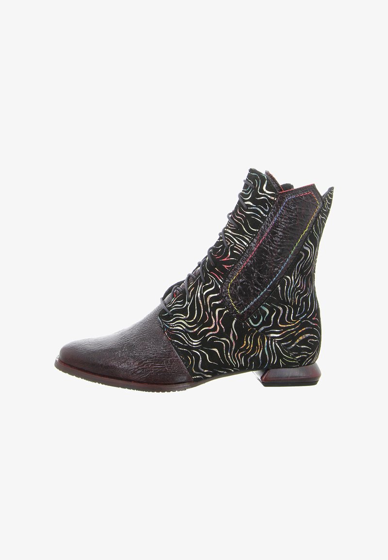 Schnürstiefelette in Dunkelbraun mit mehrfarbigem Wellenmuster, mit strukturierter Oberfläche und niedrigem quadratischem Absatz.