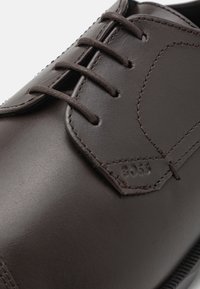 BOSS TAYIL - Sapatos elegantes de atacadores - dark brown