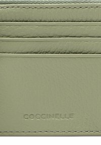 Coccinelle METALLIC TASSEL CARD HOLDER - Portafoglio - greenery