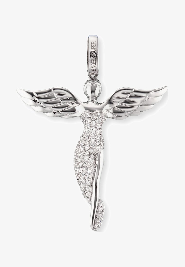 Pendente d'angelo in argento con ali dettagliate, adornato con strass trasparenti sul corpo, dotato di un anello per il fissaggio nella parte superiore.