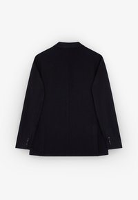 Blazer azul marino con una tela texturada, diseño de un solo boton, solapas con muesca y puños abotonados. Presenta una silueta limpia y estructurada.