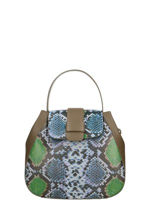 Sac à main à motif peau de serpent dans des tons de vert foncé, bleu et argent. Doté d'une anse en cuir taupe et d'un rabat avec une boucle rectangulaire.