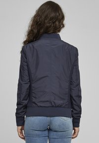 Thumbnail Image 8