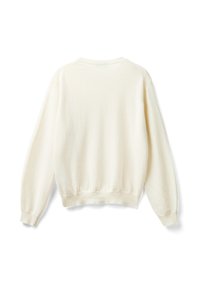 Maglione off-white a maniche lunghe con collo a giro e polsini e vita a coste, mostrato da dietro su uno sfondo bianco.