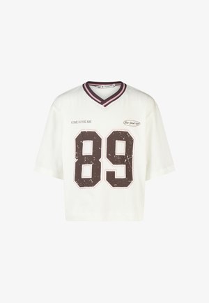 Witte korte mouw cropped shirt met V-hals, gestreepte kraag, groot verweerd nummer 89 en tekst "COME AS YOU ARE" en "New York Club."