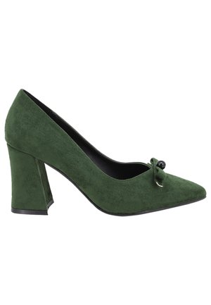 TACCHI ALTI IN CUE' VERDE CON PUNTA AFFILATA, DETTAGLIO A NASTRO CON PERLA NERA E DESIGN CON TACCO INGROSSATO. INTERNI E SUOLA NERA.