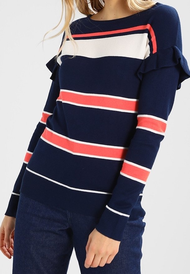 Marinblå tröja med röda och vita horisontella ränder, med volanger på axlarna och ribbad mudd. Mjuk stickad material.