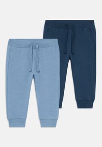 Zwei Paare Jogginghosen in Hellblau und Marineblau, aus weichem Stoff mit Rippbündchen, elastischem Bund und seitlichen Taschen.