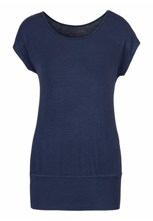 Top navy blu con maniche corte e scollo rotondo, dal taglio morbido e orlo arricciato. Realizzato in un tessuto leggero e morbido con una texture liscia.