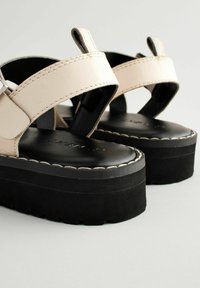 Next CHUNKY - Sandaalit nilkkaremmillä - cream