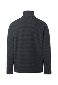 Pullover grigio scuro con colletto alto, caratterizzato da un tessuto trapuntato e testurizzato e maniche lunghe. L'orlo e i polsini hanno una finitura cucita.