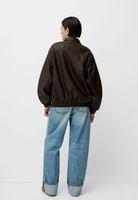 Bershka OVERSIZE  - Veste en similicuir - dark brown