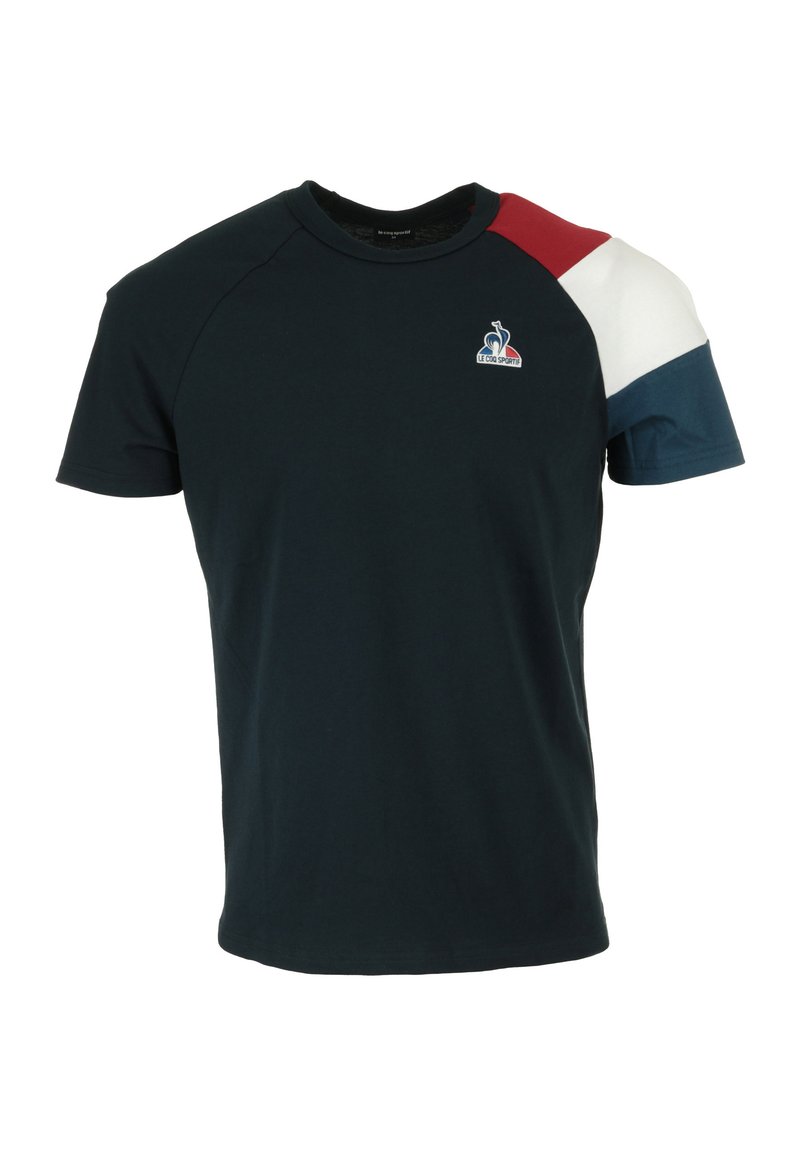 T-shirt in cotone navy con maniche corte a raglan. Presenta accenti rossi, bianchi e blu sulle spalle e un piccolo logo sul petto.