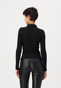 Pieces PCKITTE  - Pikeepaita - black