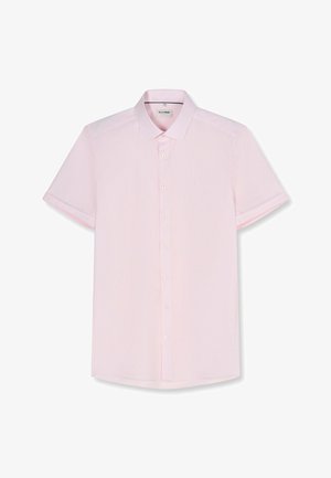 Camicia rosa chiaro a maniche corte con bottoni, collo classico e tessuto leggermente strutturato, mostrata stesa su sfondo bianco.