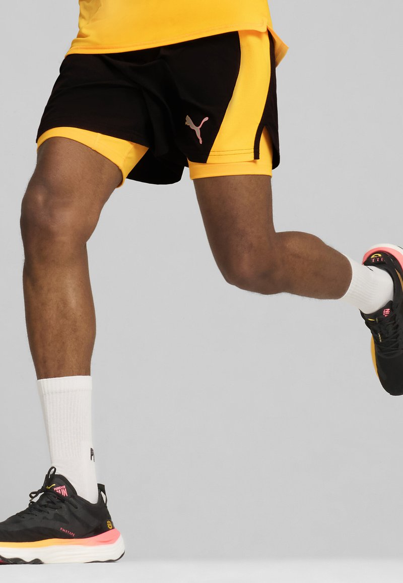 Puma 2-IN-1 - Kurze Sporthose - black sun stream/schwarz - Zalando