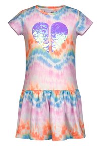 Dětské šaty s krátkým rukávem vyrobené z měkké látky, s pastelovým tie-dye vzorem a designem srdce z flitrů v purpurové a modré barvě na přední straně.