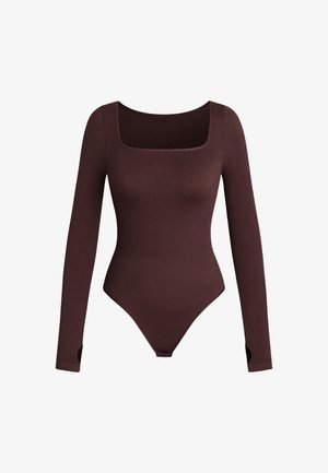 Body marrone a maniche lunghe, scollo quadrato e texture a coste. Presenta fori per i pollici e gambe a taglio alto. Realizzato in materiale elasticizzato.