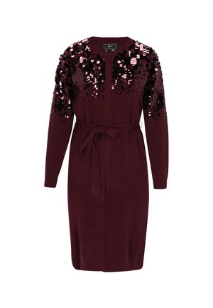 Burgunderfarbnes Strickkleid mit langen Ärmeln, Paillettenverzierungen auf der oberen Brust und den Ärmeln sowie einem gebundenen Taillengürtel.