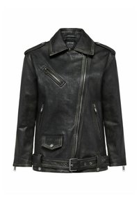 Czarna skórzana kurtka motocyklowa z kołnierzem, zamkami błyskawicznymi i kieszeniami na klapie, z paskiem w talii oraz srebrnymi detalami. Gładkie, teksturowane wykończenie.