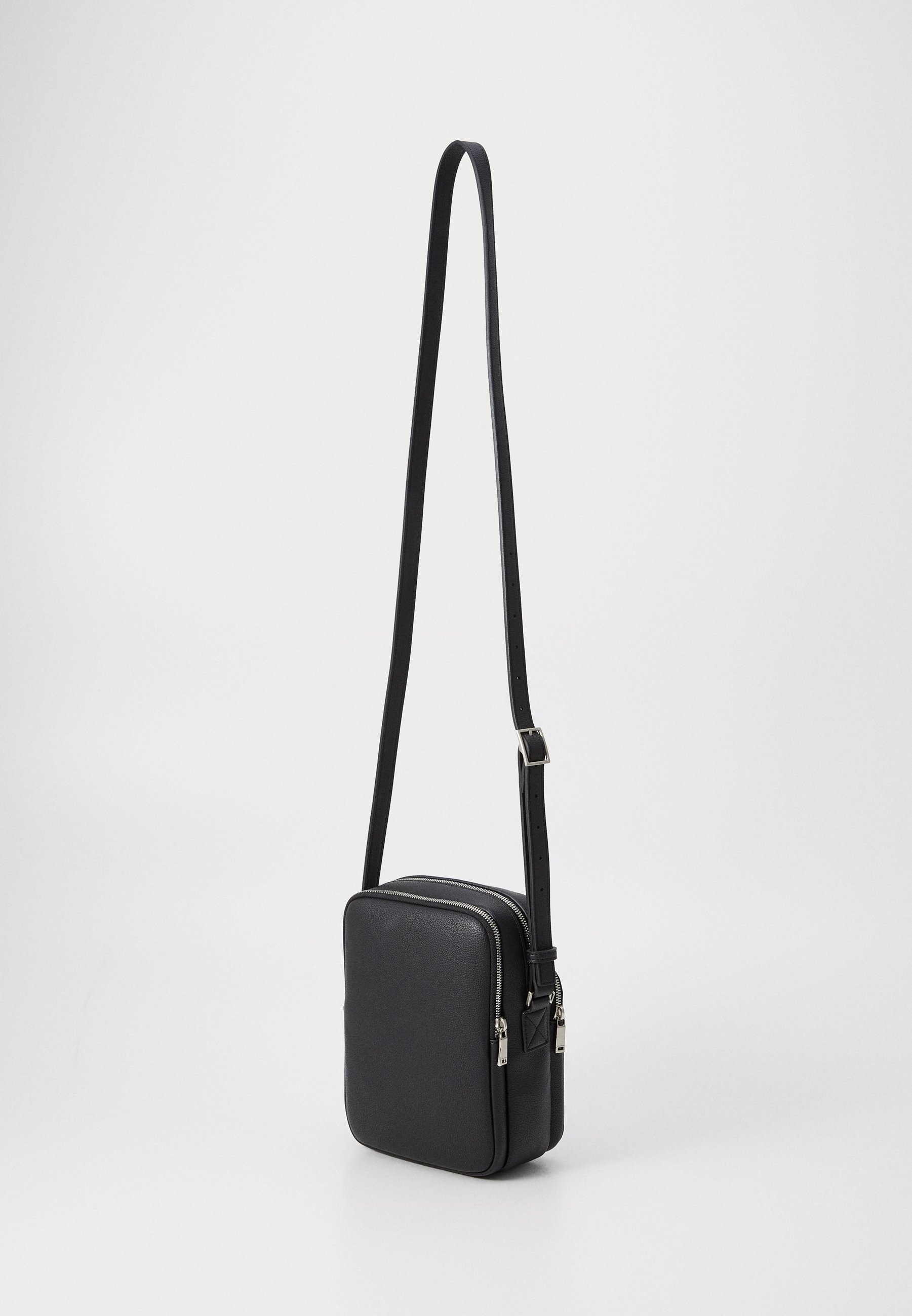 ★関税込★ ★CKJ Micro Pebble Crossbody Bag★ ☆関税込☆Calvin Klein☆CKJ Micro Pebble Crossbody Bag
