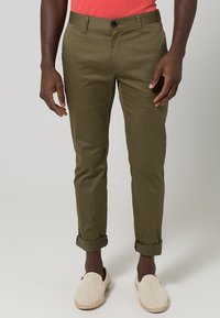 KIOMI Chino kalhoty - olive