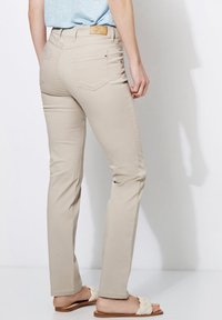 TONI BELOVED - Stoffhose - safari
